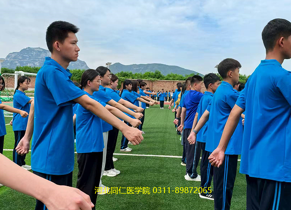 河北同仁医学中等专业学校新生军训现场05.png
