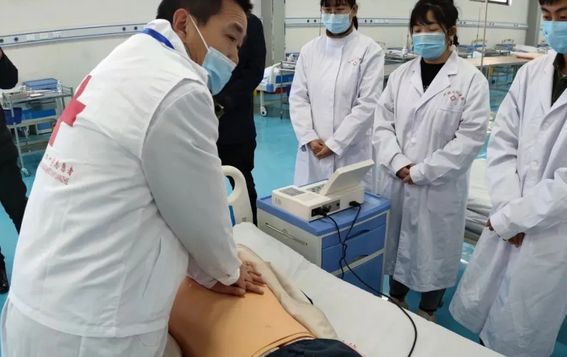 河北同仁医学院学中医康复技术，毕业就能开店创业吗？